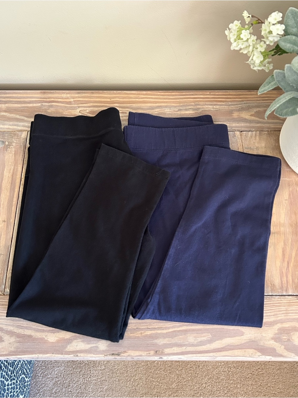 Boden (Johnnie b)  Navy & Black Capri Leggings ☀️